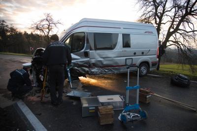 Berglen-Stoeckenhof: Loest Ueberholvorgang schweren Unfall aus